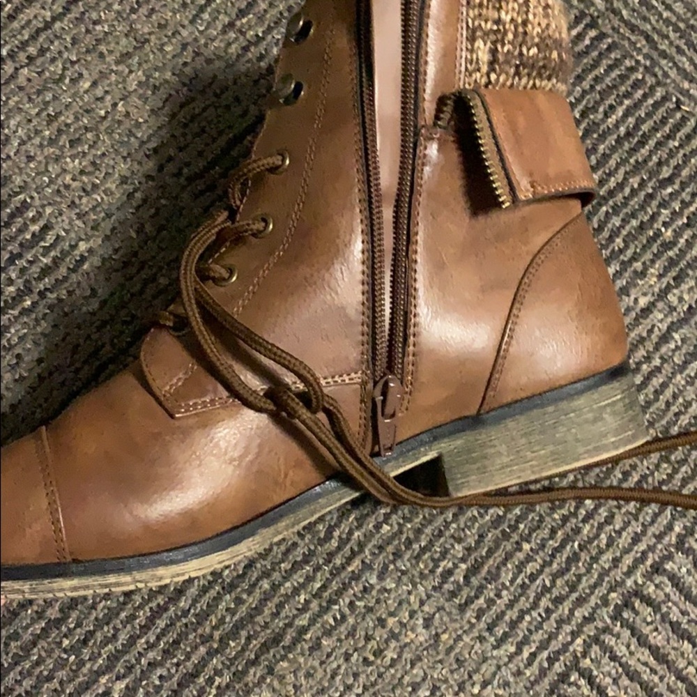 Boots - Picture 4 of 4